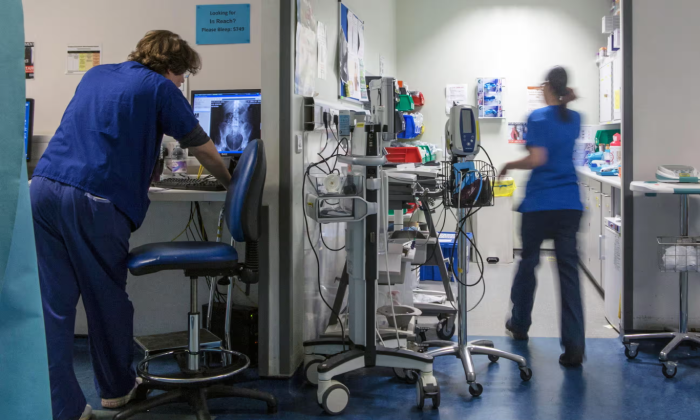 Tình trạng thiếu nguồn lực khiến nhiều bác sĩ Anh cảm giác kiệt quệ