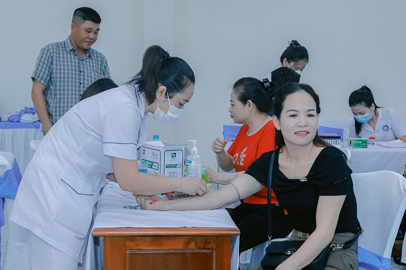 Loay hoay tháo gỡ tình trạng thiếu thuốc, vật tư y tế và nợ đọng