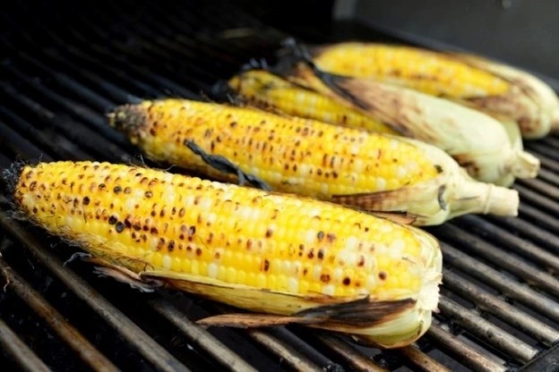 Ngô nướng được coi là "thần dược mùa đông" nhưng "đại kỵ" với những người này