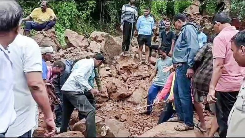 Mưa lớn kéo dài gây sập tường khiến 7 người tử vong ở Madhya Pradesh, Ấn Độ
