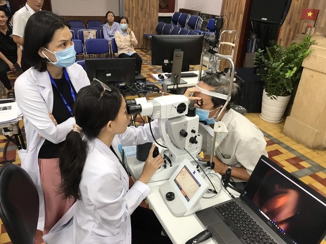 Mù lòa vì bất cẩn với tia laser