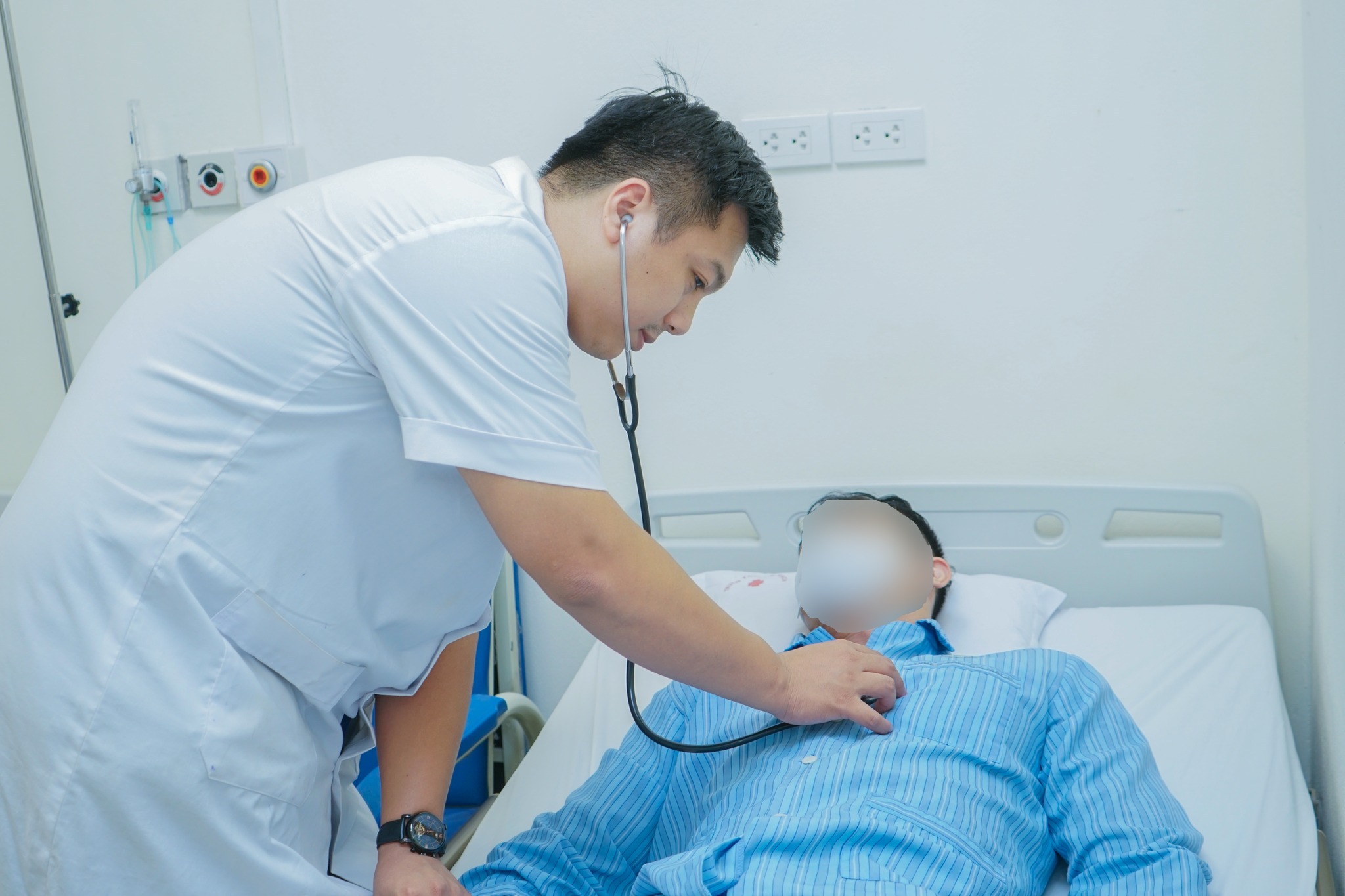 Huấn luyện viên thể hình nhồi máu cơ tim sau buổi tập